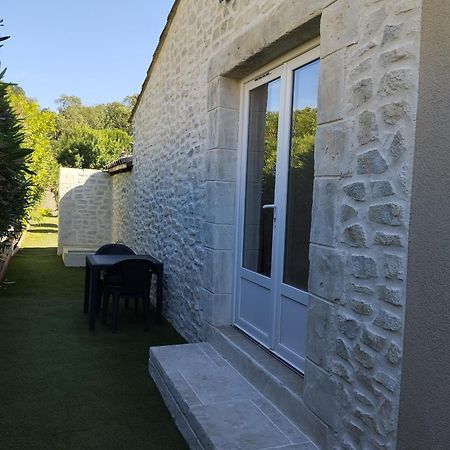 Bienvenue Au Pied Des Alpilles Apartment Saint-Etienne-du-Gres Exterior photo
